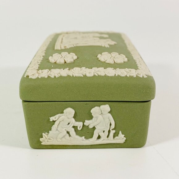Set of 2 Wedgwood green Jasperware Trinket with Lid & plate - Picture 4 of 13